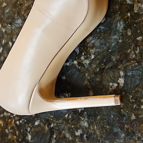 Nine West 4" Tan Heels - Picture 4 of 7